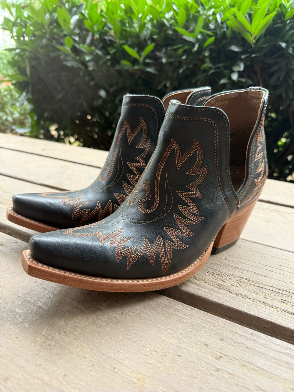 Women’s Ariat Dixon ankle boots size 10